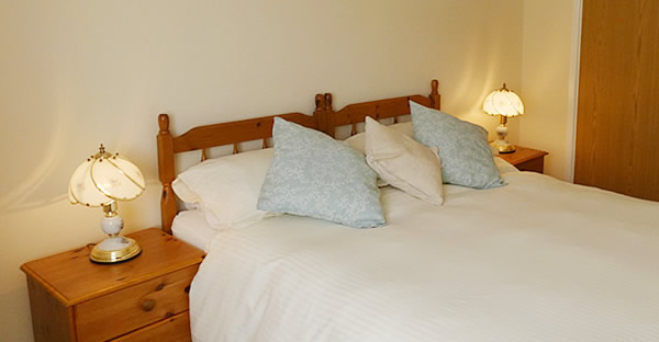 Ensuite kingsize bedroom at Landaviddy Farm, Bed and Breakfast, Polperro in Cornwall